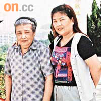 古婆婆（左）原與子女約定明年農曆新年回天津一家團聚，現已成遺恨。