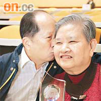 張文仙（70歲）　（圖右）