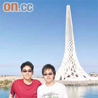 李德文（左）和邵競龍遠赴沙特阿拉伯，是首批在該校留學的香港學生。	科大提供圖片