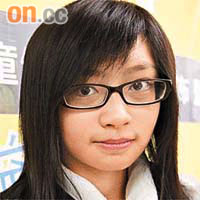 馨瑩曾因家貧而停學小提琴，最終幸獲有心人資助。