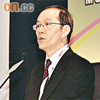 李頌基表示，多發性硬化症初期病徵不明顯，但如出現視覺模糊、四肢無力等情況，便有機會是患上此症。