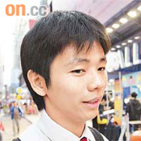 翁先生（中七學生）「依家似政治風暴多啲，但覺得議員想搞場戲畀市民睇，表示想爭取民主！」