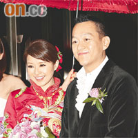 中式婚禮大受歡迎，女藝人徐淑敏結婚當天也有穿裙褂和戴金飾。	資料圖片