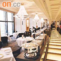 四季酒店的法國餐廳Caprice首次「升呢」變三星餐廳。