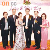 田少（左二）同太太（左一）去祝賀秘書Lily結婚之喜。