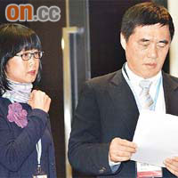 台北市市長郝龍斌（右）昨強調，重罰《台蘋》的措施正確，符合民眾的期待。	（本報台北圖片）