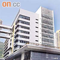 調景嶺校舍分為兩幢，其中一幢為香港專業教育學院（IVE）李惠利分校，設計則平凡得多。