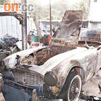 價值一百萬的古董車燒剩車殼。