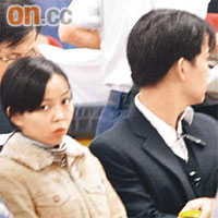 企圖跳車女乘客由丈夫陪同送院治療。
