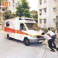 前往翠竹花園接送病人的A252救護車，當日在斜路死火。	資料圖片