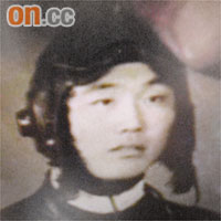 圖為機師年輕時的戎裝照片。