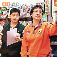 探員向便利店職員進行問卷調查。