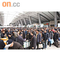 內地高鐵非常受民眾歡迎，被形容為一票難求。