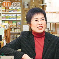 車慧蘭批評當局沒有為經營健康食品的中小企提供支援，反而收取高昂的豁免手續行政費。