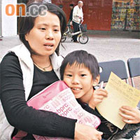 郭太與兒子「唔係個個市民都可以隨時攞得出一千幾百蚊嚟驗身！所以有時間聽多啲健康講座，學啲醫學常識，希望患病時可及早發覺。」