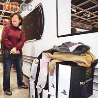 梁太用二萬多元購買多部PS3主機。