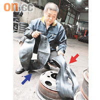 舊式車胎要先在胎軨套上「胎脷」（紅箭嘴示）及內胎（藍箭嘴示），才能裝上車胎。 