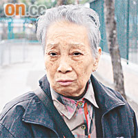 家屬鄭太「我老公住咗兩年，姑娘成日將長者留在客飯廳坐六個鐘頭，好唔健康，希望改善。」