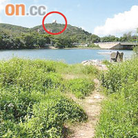 天文台原先在大欖角興建新雷達站的模擬設計位置（紅圈示），現計劃降低雷達站的高度。