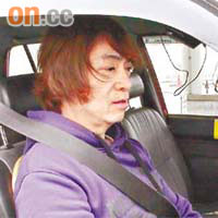 有司機上斜途中死火，要冒險調高轉數將車駛走。