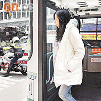 遭新巴撞跌的女途人僅受輕傷。