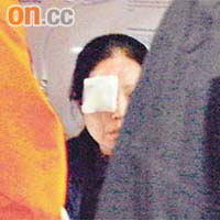 涉嫌打架兩女子被捕及送院治療。