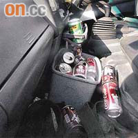 肇事貨車駕駛室有多個汽水罐。
