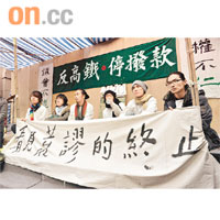 「斷食」青年完成一百二十小時絕食後一臉疲累。