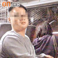 警員帶走一男一女協助調查。