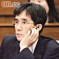 每次財委會傾高鐵撥款，容偉雄都傍實Eva。