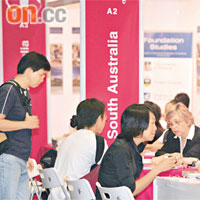 外國大學對香港文憑試的認可，極影響本地學生海外升學的機會。	資料圖片