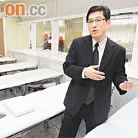 華貴麟介紹學校新設的美容室，並促請教育局推動八大院校認受應用學習課程。