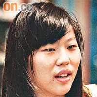 盧小姐（外國留學生）「近期嘅的士死火、公屋墜<img src='/font/fcb9_5nbk.gif' border='0'/>、白車跪低等事件接連發生，證明機電工程署真係好無能，如果真係唔掂，就好應該將監管工程外判畀其他專業人士處理。」