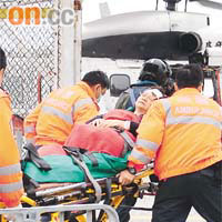 女傷者由直升機送院。