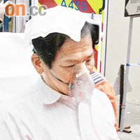 地盤男工人被濺傷，需戴氧氣罩送院。