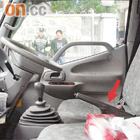 貨車手掣（箭嘴示）懷疑只拉了兩格，未完全拉緊。
