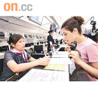 英航早前向香港區員工發放雙糧，但卻以業績虧損為由希望員工捐出部分雙糧填氹。	資料圖片