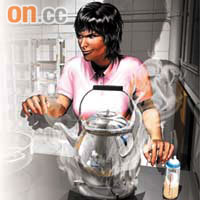 印傭準備熱水開奶給初生少主時，涉將水混和尿液一起煲。
