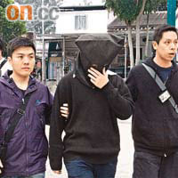 涉案學生被警員拘捕。