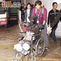 雙腳殘障巴西漢被捕帶署調查。