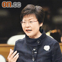 林鄭月娥承認她作為發展局問責局長，對塌樓責無旁貸。