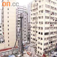 橡樹樓疑受地盤打樁影響出現裂縫。
