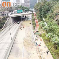 香港仔黃竹坑道昨日爆水管，導致大塞車。