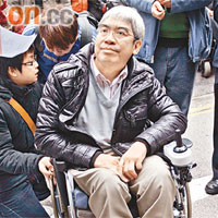 陳錦元表示，殘疾人士進出港鐵站費時，巴士設施較方便。