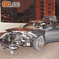 肇事辣車車頭毀爛。