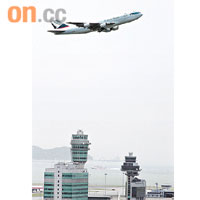 香港航空交通繁忙，民航處能否進行安全監察備受關注。
