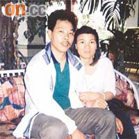 鍾美英（右）的丈夫陳錫權（左）入稟向醫管局索償。	資料圖片