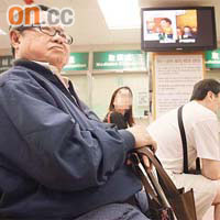 鄭伯於○八年發現患末期腸癌，接受化療後，病情亦沒有改善。