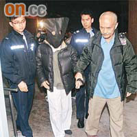 涉嫌行兇九旬老翁被帶署。