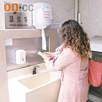 專家認為單靠醫護人員及家屬勤洗手，並不足以預防病菌散播，必須從病房環境着手。